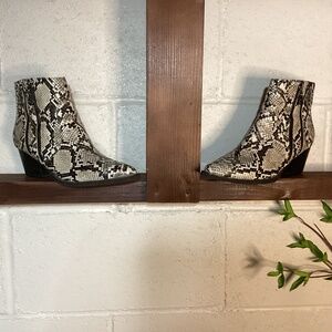 Gbg Guess Snake Snake Zipper Accent Women’s Boots | Size 6